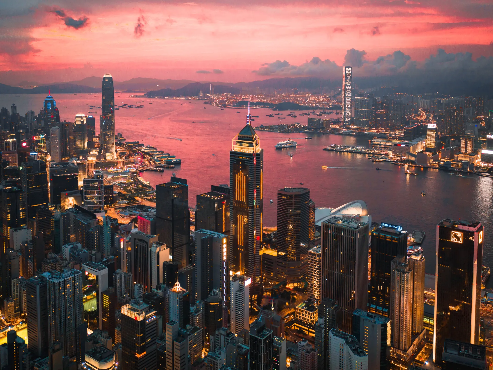 Photo of Hong Kong skyline by Manson Yim